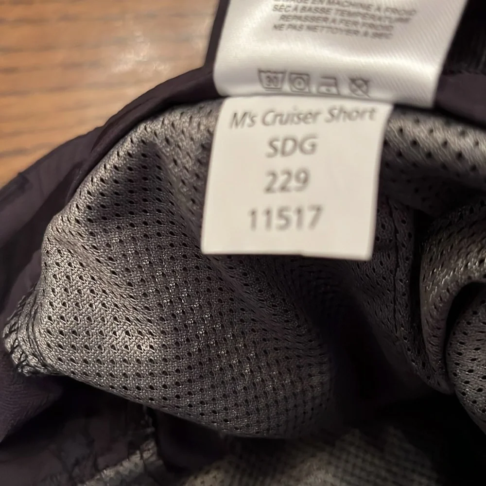 Mountain Khakis shorts,‎ size 42, NWT